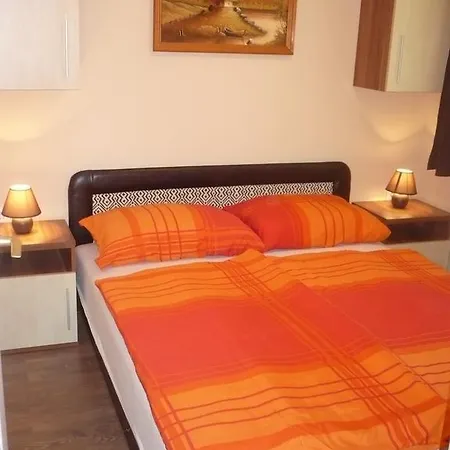 Apartment Eszter Apartmanhaz