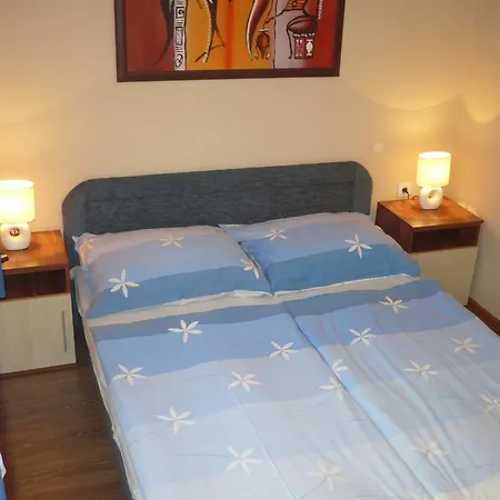 Apartment Eszter Apartmanhaz