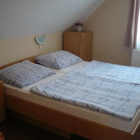 Apartment Eszter Apartmanhaz *